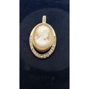 Vintage Rare Trifari Cameo Pendant Necklace Gold Tone Oval Rhinestone Accents
